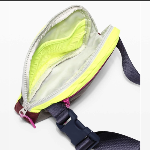 Lululemon Everywhere Belt Bag 1L NWOT - Picture 2 of 7